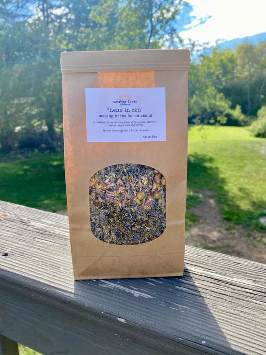 Hens in Zen Chicken Nesting Blend